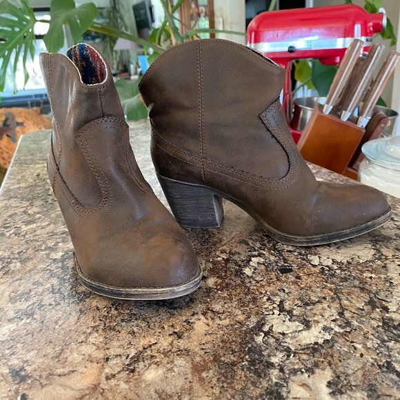 Rocket Dog Dark Brown Ankle Booties - Picture 1 of 5
